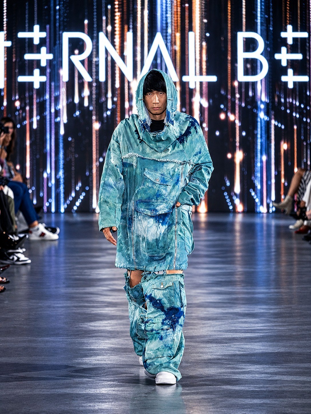 Eternalbeen tie-dye hooded set on the runway